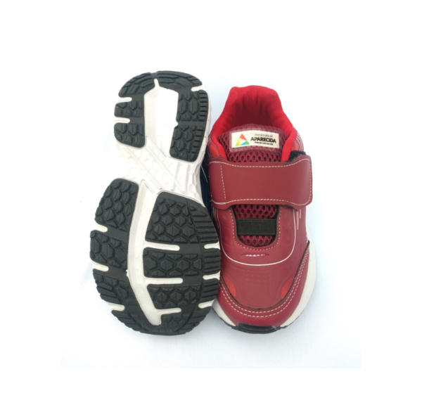Tênis com Velcro